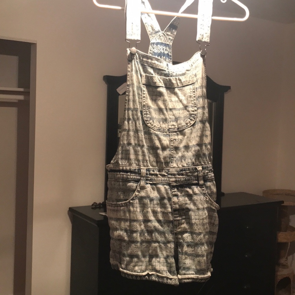 Light-washed tribal patterned overall shorts